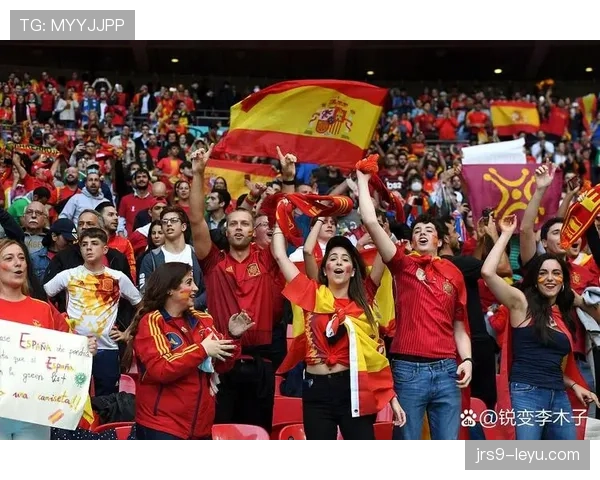 球队粉丝团激情助威为赛场气氛增添活力，比赛观赏性提升