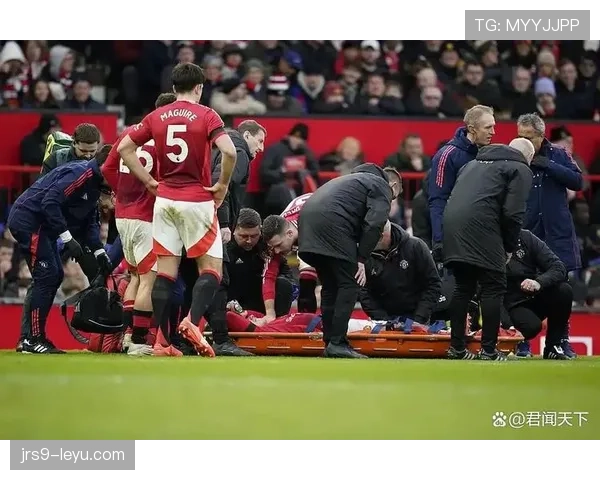 曼联“伪复兴”暴露深层问题,近期回暖难掩赛季走势隐患 曼联“伪复兴”暴露深层问题,近期回暖难掩赛季走势隐患