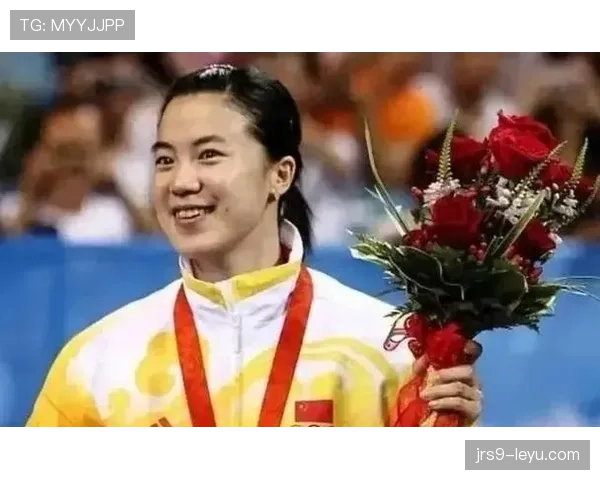 王楠赛场像冰山女王，脱下战袍瞬间变隔壁大妈